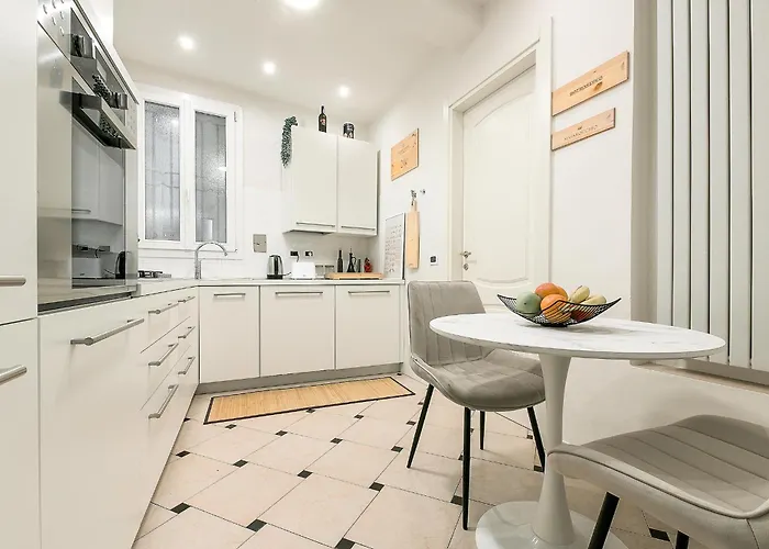 Rismondo 89 - 90m Piazza Roma * モデナ